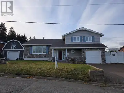 This well maintained 3 bedroom, 1.5 bath home has space for the whole family! The main level with it...