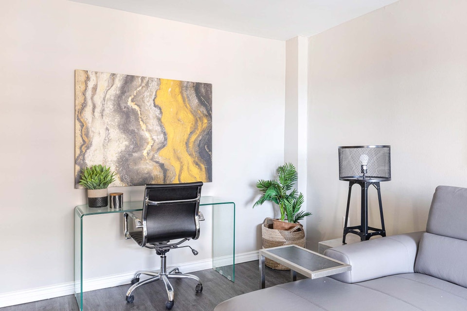 Spacious 2 Bedroom Apartment - Heat/Water Included! 5