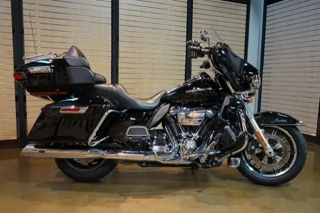 2019 Harley-Davidson Electra Glide Ultra Limited in Sport Touring in Lethbridge - Image 3