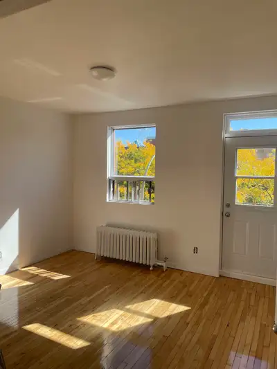 Veuillez svp lire le texte au complet avant de nous contacter, aux coordonnees et selon l'horaire me...