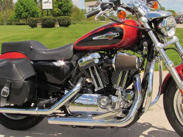 2011 Harley-Davidson Sportster XL1200C 1200 Custom in Sport Bikes in Leamington - Image 9