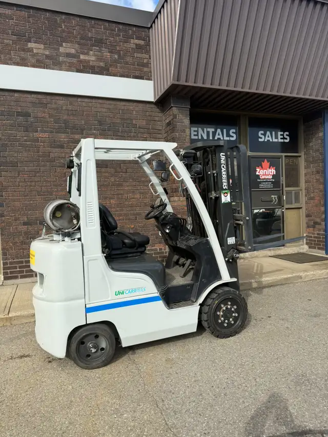 2019 Nissan (Unicarrier) Forklift 5000 lbs 3 stage 2273 hours  in Heavy Equipment in Mississauga / Peel Region - Image 3