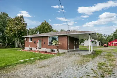 Welcome to 892 Secord Road, where country living meets convenience! Located between Wanup and Estair...