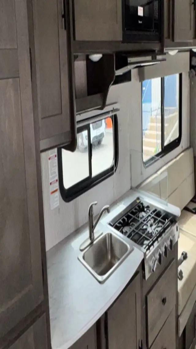 2023 Leprechaun 230CB in RVs & Motorhomes in Laval / North Shore - Image 21