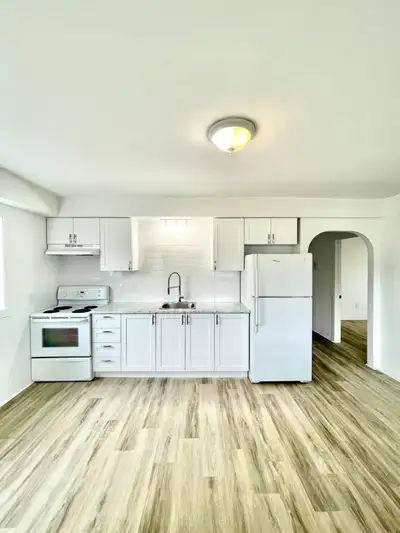 4 1 2-4 1/2-4 et demi-4 and half-2 beds-2 bedrooms-2 chambres-Charlemagne-Rive Nord-Disponible maint...