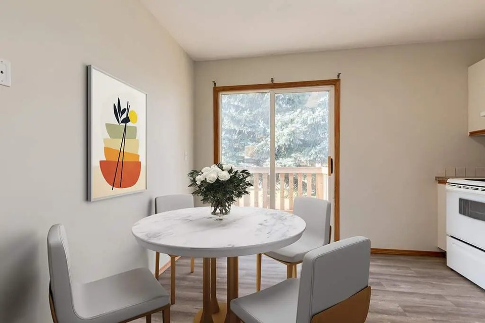 Townhomes with In Suite Laundry - Riverfront Estates - House for 3