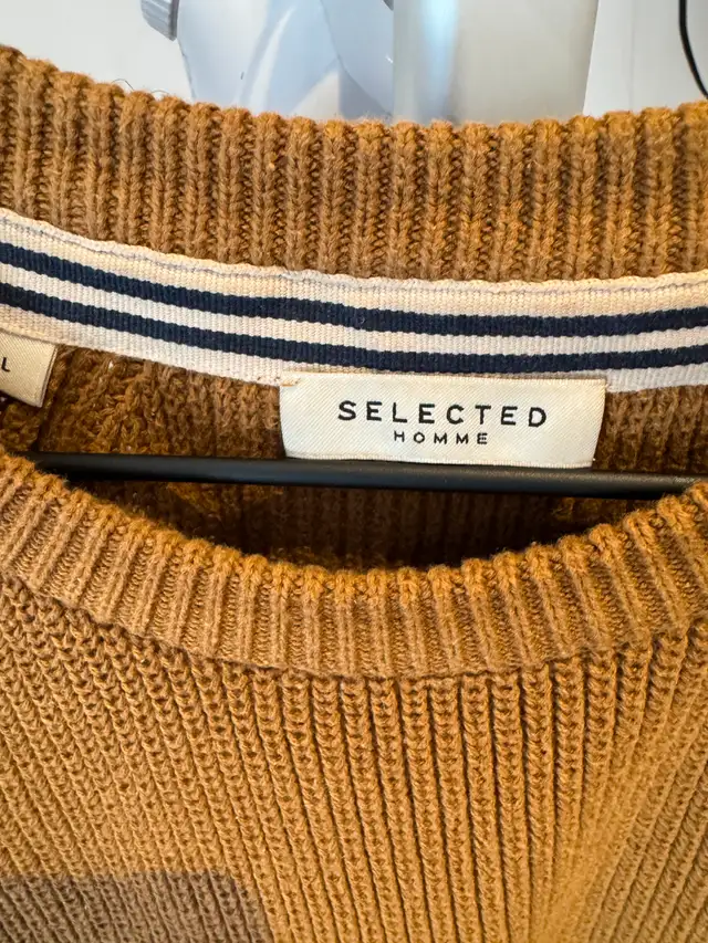 SWEATER WOOL LG MEN in Men's in Hamilton - Image 4