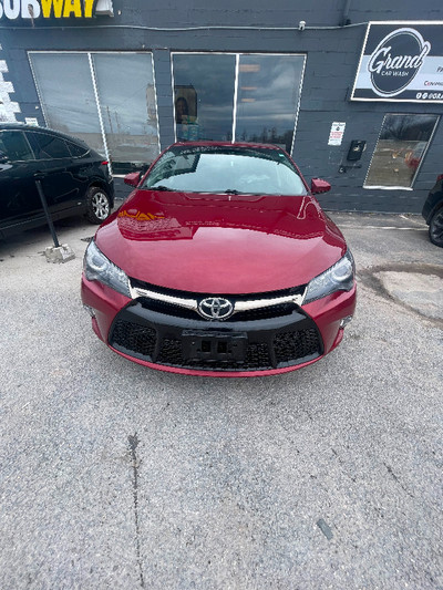 2017 Toyota Camry SE 59000km one owner +safety only $19995+ HST