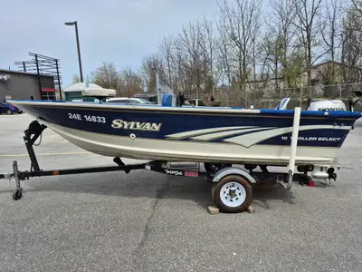 1997 Sylvan 16 Troller Select - Powered by a 30 HP Honda Tiller If you're looking for a dependable,...