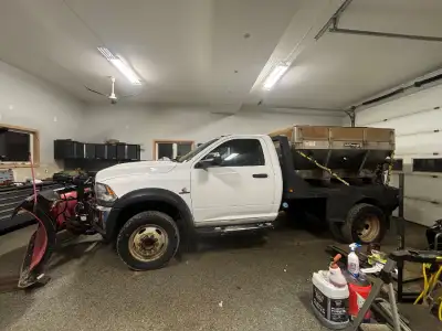 2017 Ram 4500 with 9ft flat deck, equipped with gooseneck hitch. 133km, meticulously maintained, und...