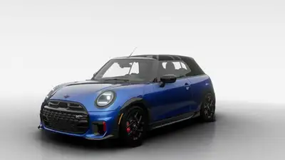 La *MINI Cooper Cabriolet JCW 2026* est un véhicule sportif aux performances exaltantes. Doté d'un t...