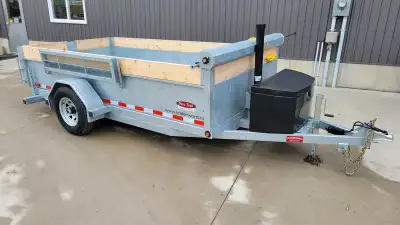 6' x 12' 2.5T single axle galvanized Duratrail dump trailer. Durable and light duty, this trailer is...