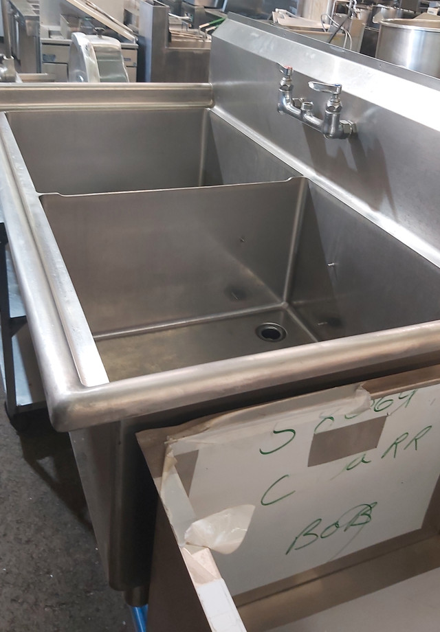 HUSSCO USED Stainless Sinks Restaurant Kitchen Equipment in Industrial Kitchen Supplies in Edmonton - Image 4
