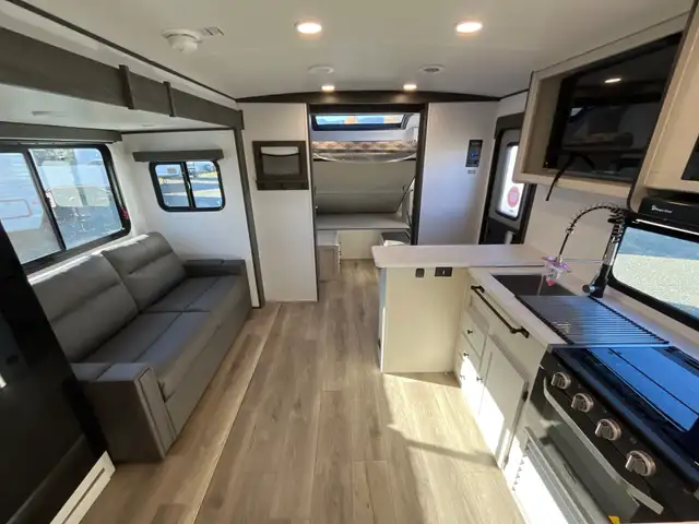 2026 Coachmen Northern Spirit in Travel Trailers & Campers in Terrace - Image 15