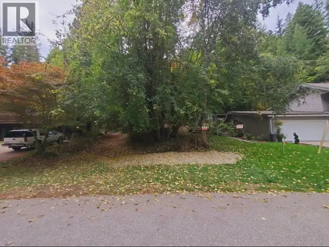 800 LYNNWOOD Crescent Castlegar, British Columbia in Land for Sale in Nelson - Image 13