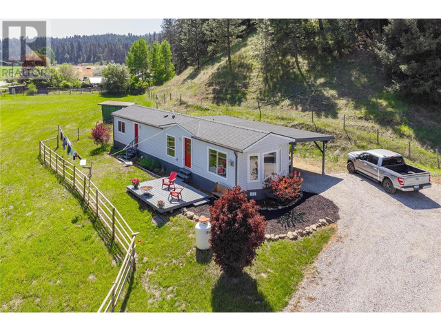 2752 Salmon River Road Salmon Arm, British Columbia in Houses for Sale in Vernon - Image 4