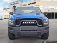*TOP FEATURES* Premium Cloth Bucket Seats in Grey Heated Front Seats and Heated Steering Wheel Remot... (image 6)
