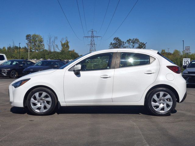 2020 Toyota Yaris Hatchback LE | Auto | Rear Camera | Bluetooth in Cars & Trucks in Guelph - Image 2