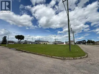 Exceptional downtown building opportunity! This 53.66' x 122.22' RT-zoned vacant residential lot off...