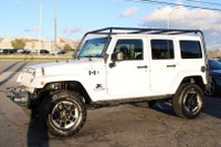 ACCIDENT FREE WELL MAINTAINED ONE OWNER Unleash your spirit of adventure with the 2018 Jeep Wrangler... (image 2)