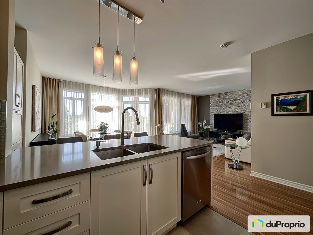 $539,900 - Condominium for sale in La Prairie — photo 1
