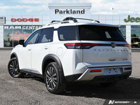 This 2022 Nissan Pathfinder SL AWD is ready for adventure. Boasting a spacious three-row seating con... (image 4)