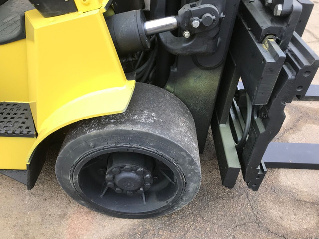 12000 lb Hyster Heavy duty with fork-positioner in Other Business & Industrial in City of Toronto - Image 4