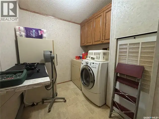 33 Cypress Mobile Home PARK Maple Creek, Saskatchewan in Houses for Sale in Swift Current - Image 36