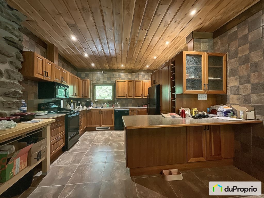 $785,000 - Split Level for sale in Havelock — photo 2
