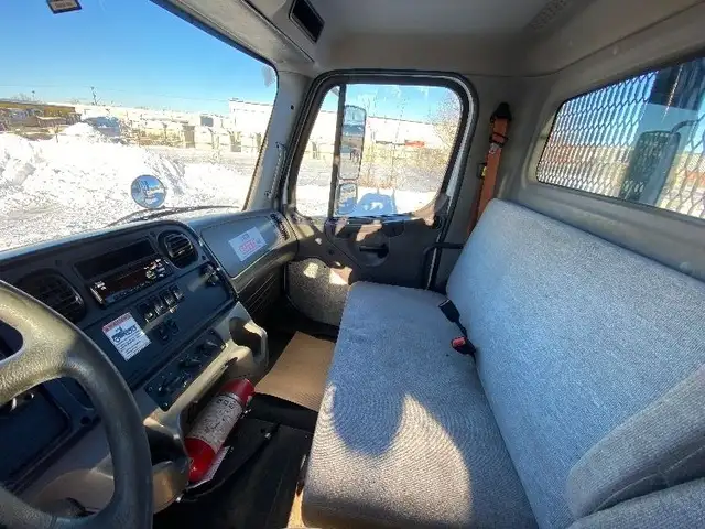 2019 Freightliner M2 FLATBED in Heavy Trucks in Saskatoon - Image 20