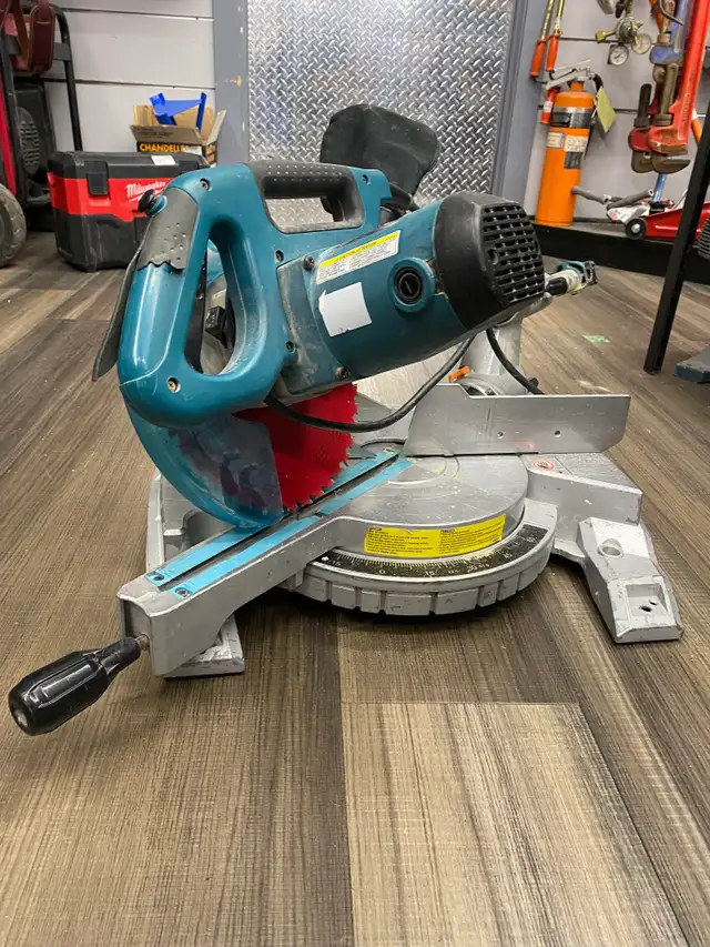 Makita LS1017L 10" Sliding Compound  Mitre Saw in Power Tools in City of Toronto - Image 3