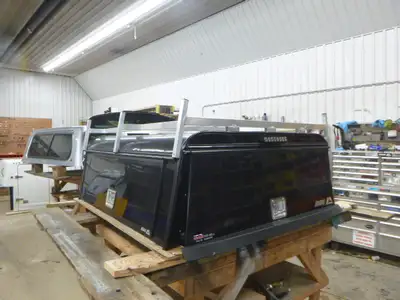 This unit is ready for installation! Ford Maverick 5 Black ARE Contractor Truck Cap Features: Roof R...