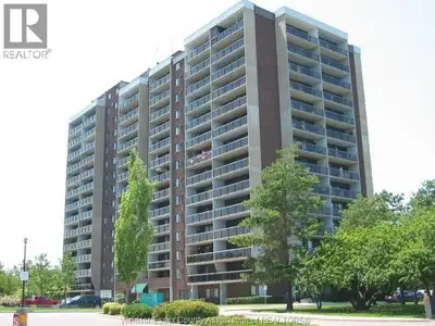 1 BEDROOM, 1 BATH CONDO WITH RIVER/MARINA VIEW IN THE WESTCHESTER A THE LAKE CONDOMINIUM! FOYER, LAR...