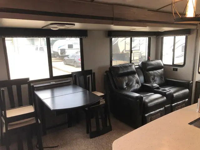 2020 Keystone RV Outback 328RL in Travel Trailers & Campers in St. Albert - Image 11