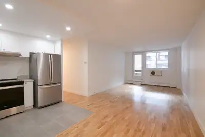 newly built, Westmount, W/C and A/C, balcony - ID 2554