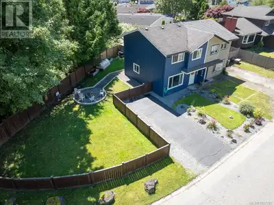 This stylishly updated half-duplex is a fantastic family home offering exceptional value on a beauti...