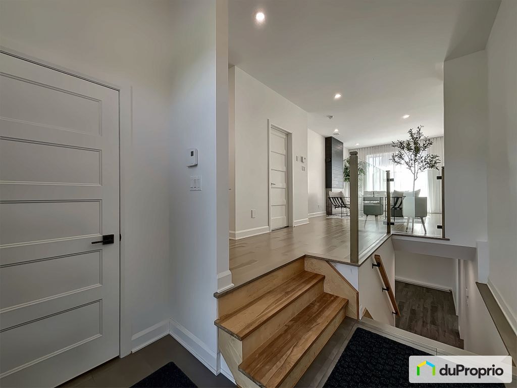 $837,000 - Bungalow for sale in St-Jean-sur-Richelieu (L'Acadie) — photo 2
