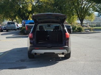 2017 GMC Acadia SLT AWD Comfortable, capable, and family-friendly this 2017 GMC Acadia SLT AWD bring... (image 6)