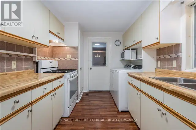 40 CORNER BROOK TRAIL Innisfil, Ontario in Houses for Sale in Barrie - Image 7