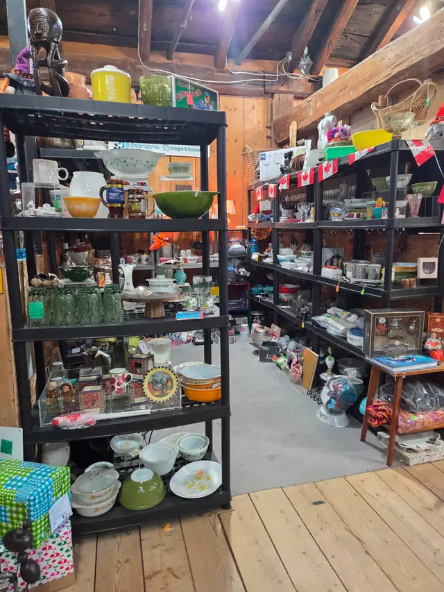 Open today Monday mixed vendor vintage market in Events in St. Catharines - Image 4