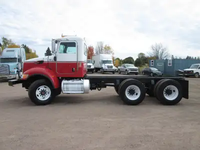 2007 Peterbilt 335 cab & chassis, C7 engine, 10 speed manual transmission, differential DSP 41 ratio...