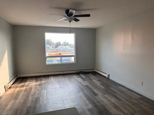 Bachelor Unit, Bay/Algoma District. $1100 incl. Available NOW in Long Term Rentals in Thunder Bay - Image 4