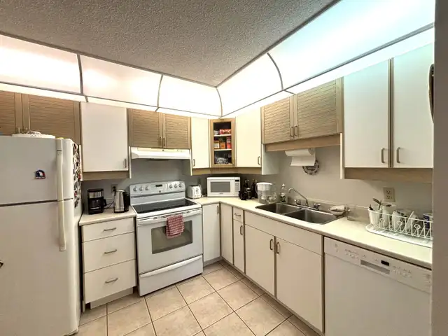 25-062 Lovely furnished condo in Halifax in Short Term Rentals in City of Halifax - Image 6