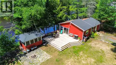 Welcome to waterfront living on the beautiful Nashwaak River, just 15 to 20 minutes from the city. T...