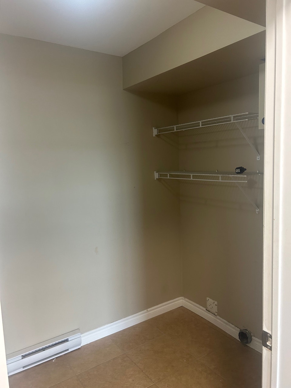 Multiple 2 bedroom units Lower West - 30 Blue Rock Court 4