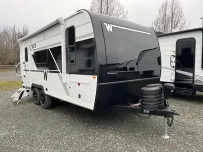 Small footprint, big impression. The Thrive™ 18FBS brings elevated camping to a compact floorplan, p...