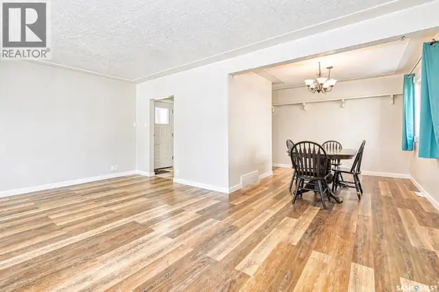 1321 Jubilee AVENUE Regina, Saskatchewan in Houses for Sale in Regina - Image 5