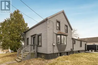 Priced To Sell! This bright and spacious 2-storey CORNER home offers over 2,000 sq. ft. of total fin...