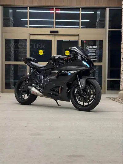 APPLY NOW: https://www.ridecollective.ca/get-pre-approved 2024 YAMAHA R7 • Parallel-twin engine deli...