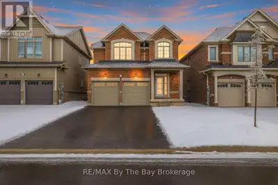 This Marigold model has everything you need and more! With 3 bedrooms and 2 full bathrooms, it's per...